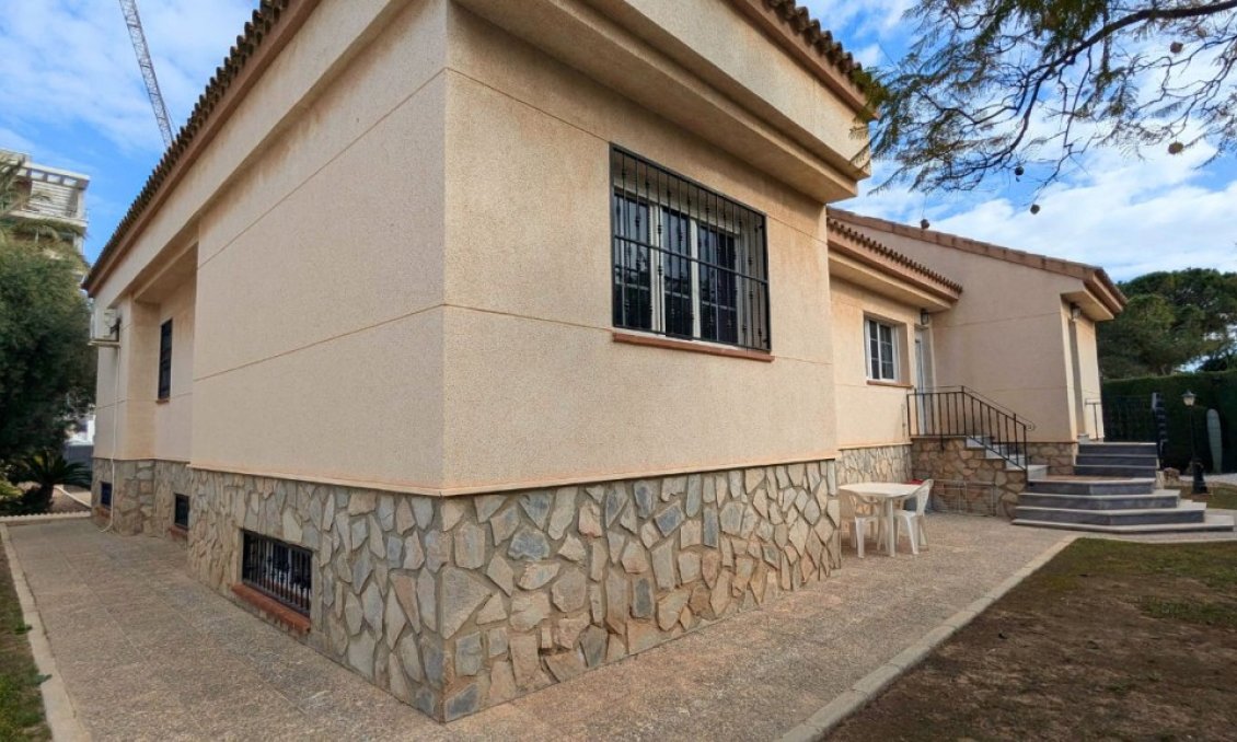 Wiederverkauf - Villa -
Mil Palmeras - Costa Blanca