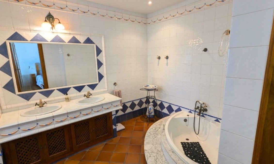 Wiederverkauf - Villa -
Mil Palmeras - Costa Blanca