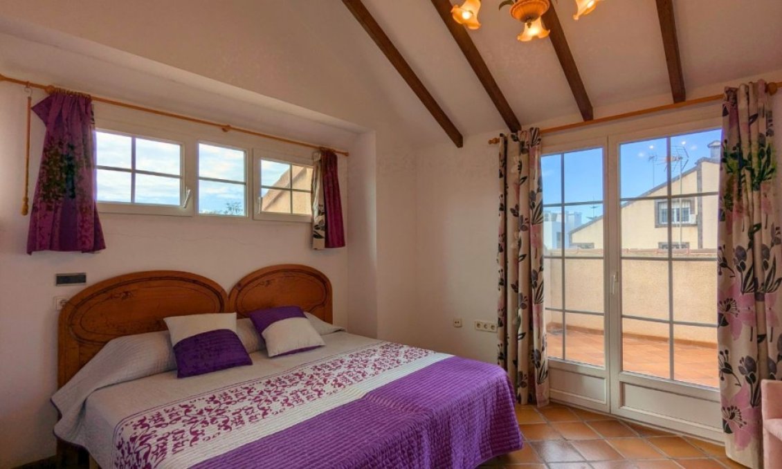 Wiederverkauf - Villa -
Mil Palmeras - Costa Blanca