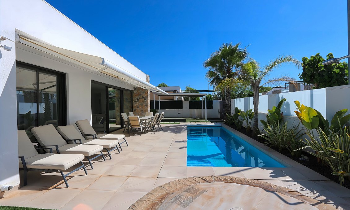 Segunda mano - Villa -
Pilar de la Horadada - Costa Blanca
