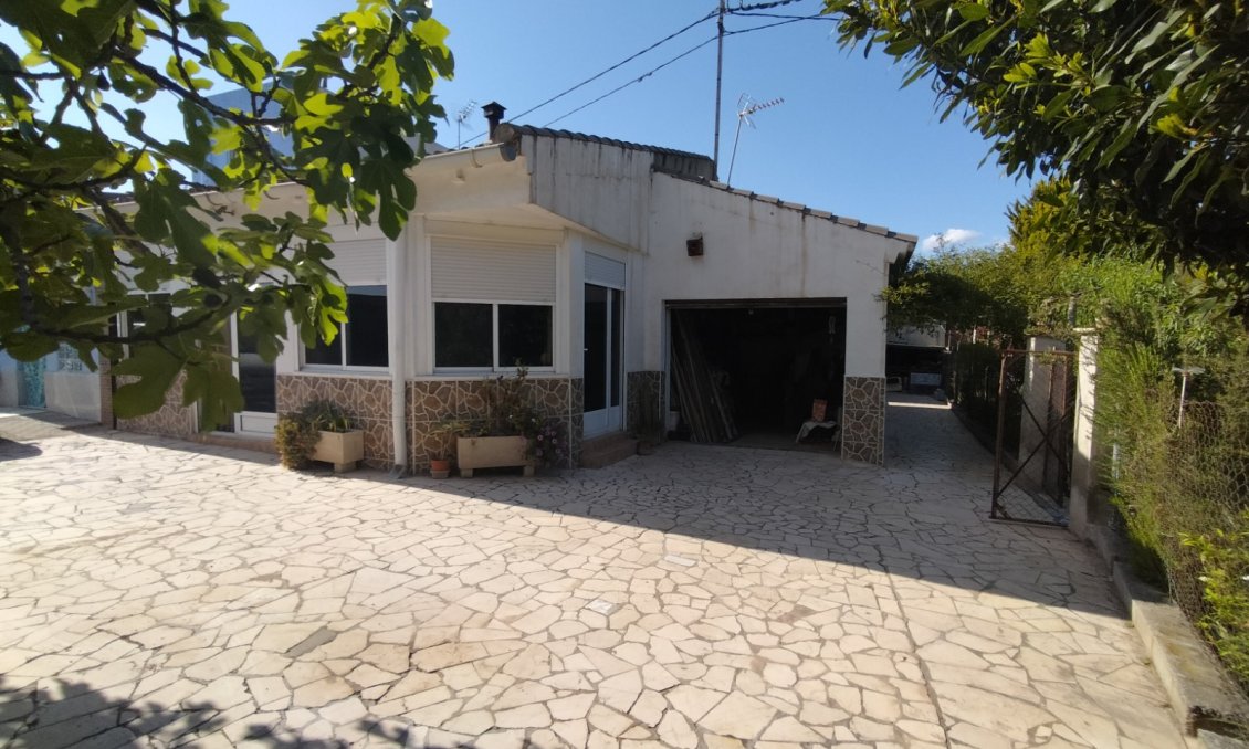 Segunda mano - Villa -
Elda - Inland