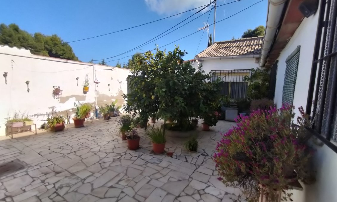 Segunda mano - Villa -
Elda - Inland