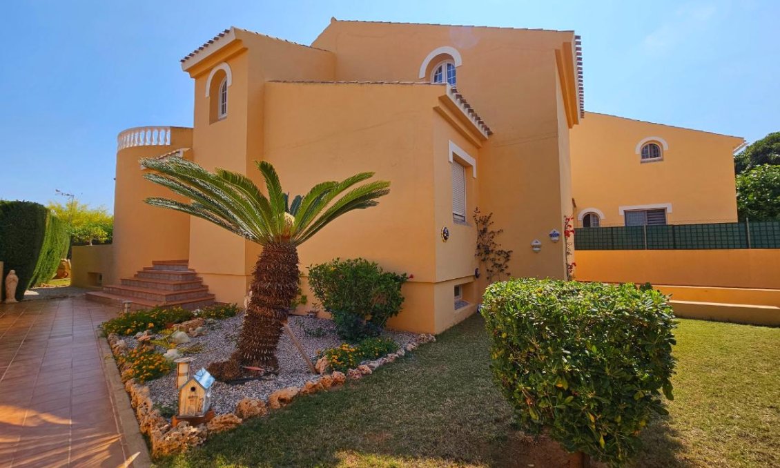 Használt Ingatlanok - Villa -
Playa Honda - Costa Calida