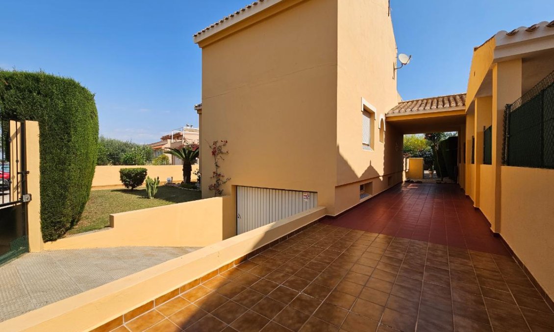 Használt Ingatlanok - Villa -
Playa Honda - Costa Calida