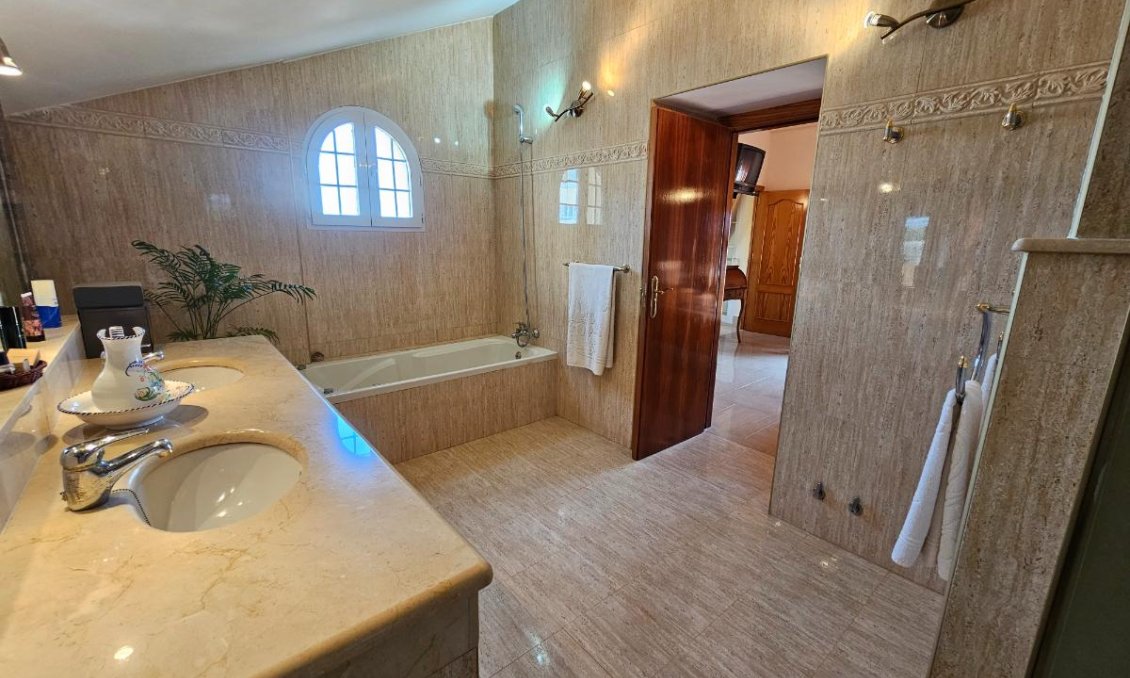Használt Ingatlanok - Villa -
Playa Honda - Costa Calida