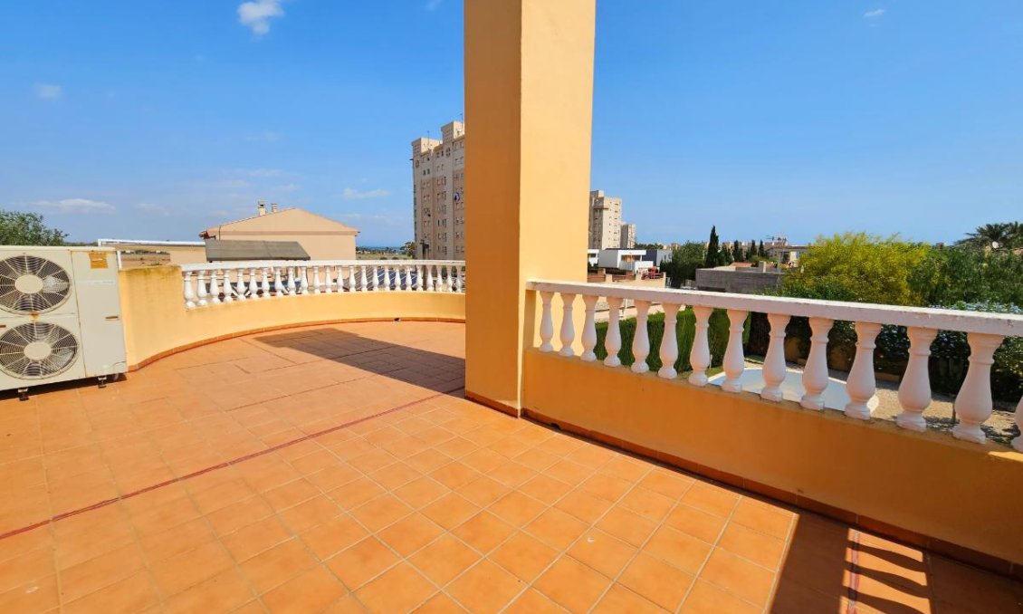 Használt Ingatlanok - Villa -
Playa Honda - Costa Calida