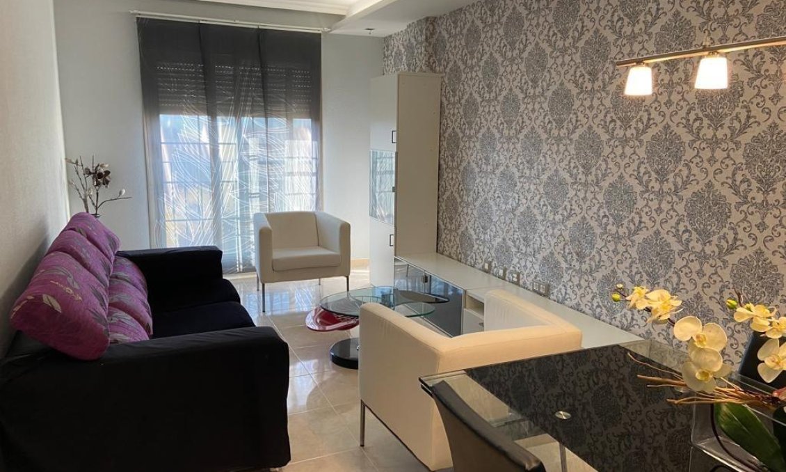 Revânzare - Apartament -
San Isidro