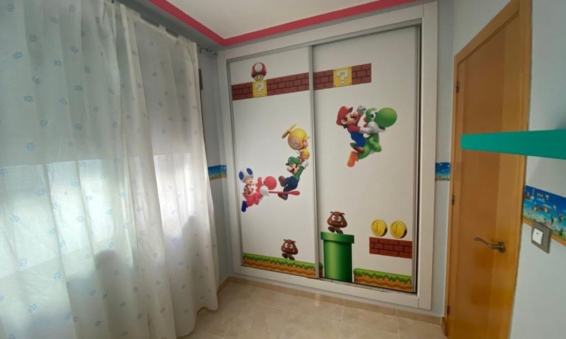 Revânzare - Apartament -
San Isidro