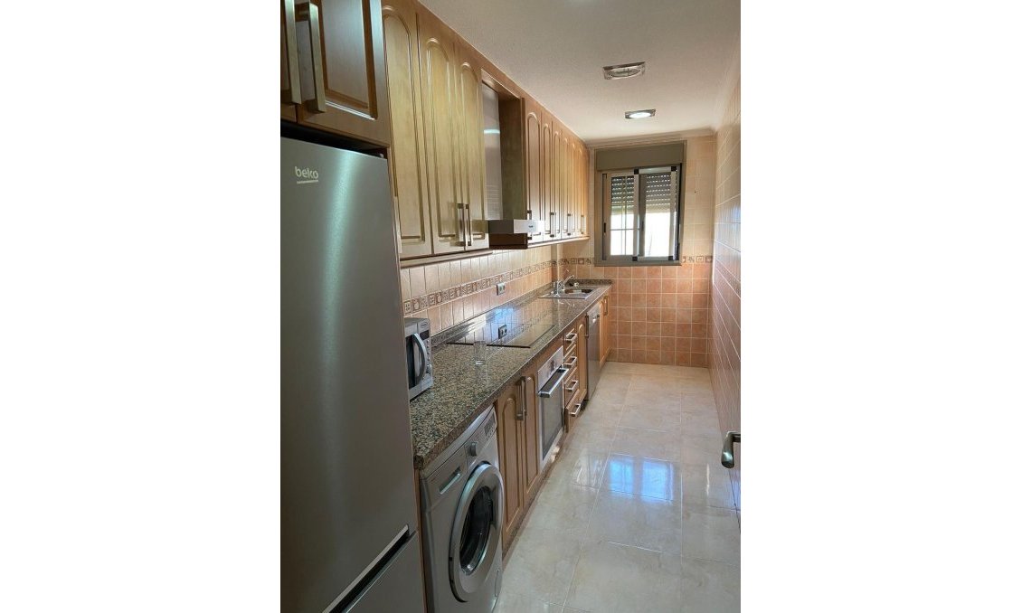 Revânzare - Apartament -
San Isidro