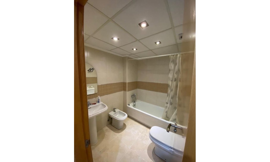 Revânzare - Apartament -
San Isidro