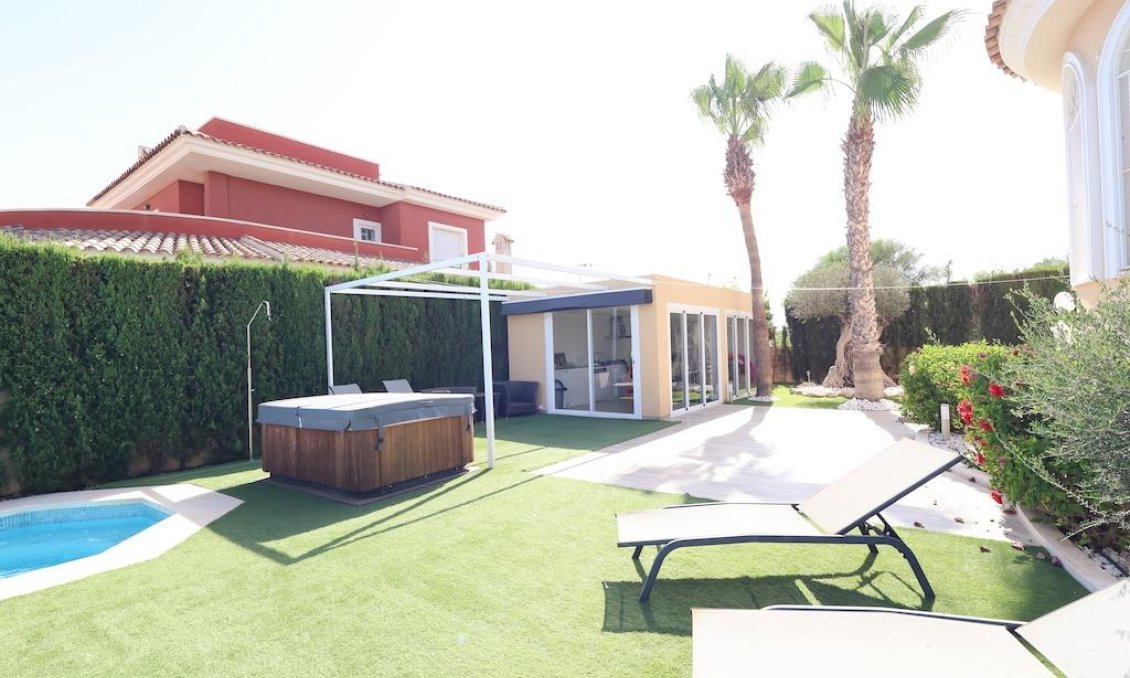 Segunda mano - Villa -
Ciudad Quesada - Costa Blanca