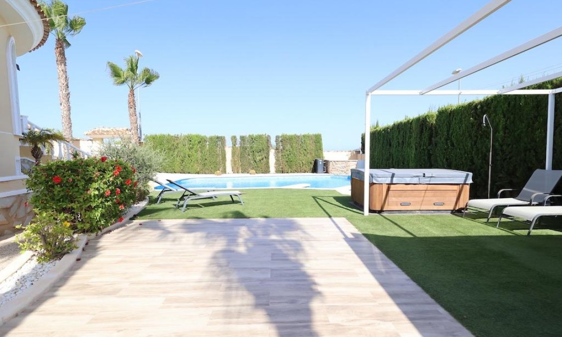 Segunda mano - Villa -
Ciudad Quesada - Costa Blanca