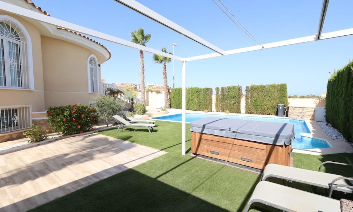Segunda mano - Villa -
Ciudad Quesada - Costa Blanca