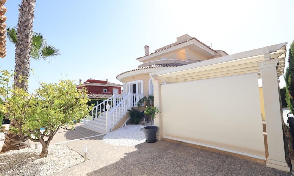 Segunda mano - Villa -
Ciudad Quesada - Costa Blanca