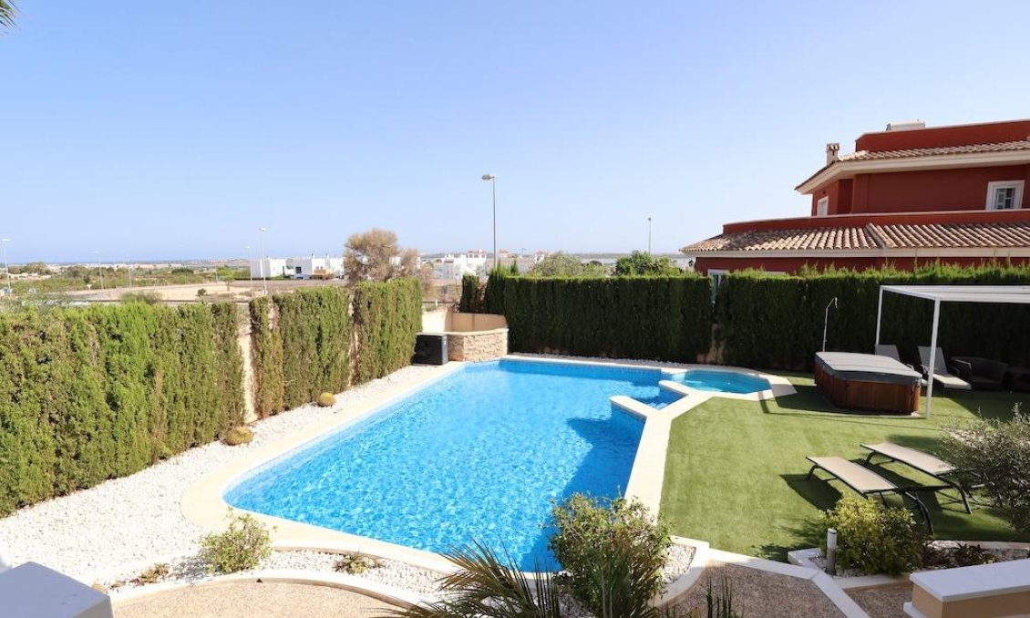Segunda mano - Villa -
Ciudad Quesada - Costa Blanca