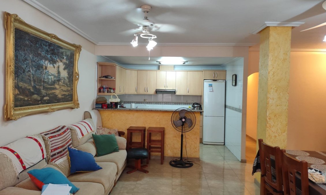Segunda mano - Apartamento -
Torrevieja - Estacion De Autobuses