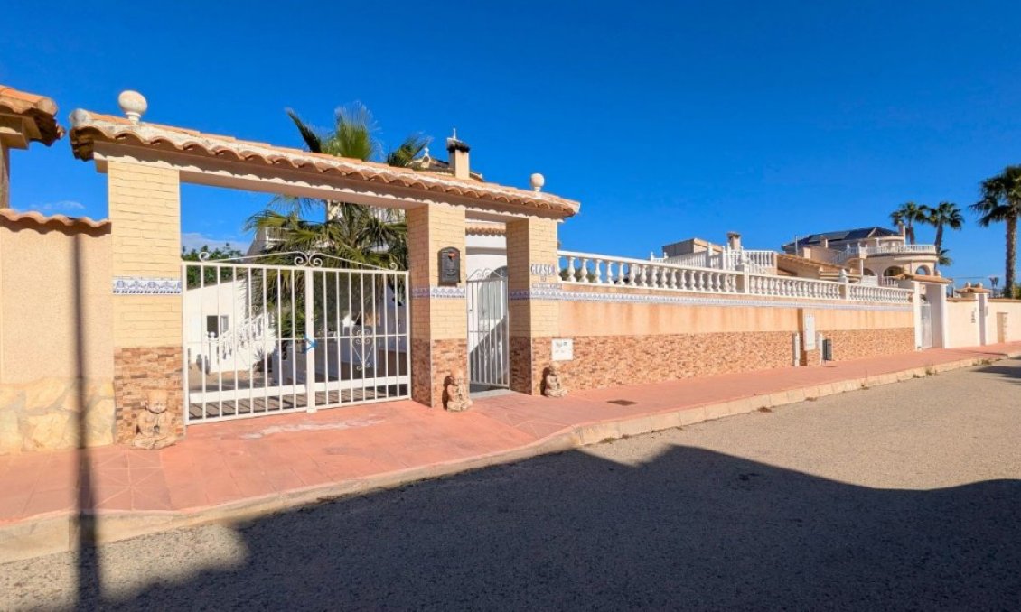 Segunda mano - Villa -
Ciudad Quesada - Costa Blanca