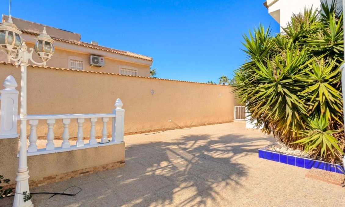 Segunda mano - Villa -
Ciudad Quesada - Costa Blanca