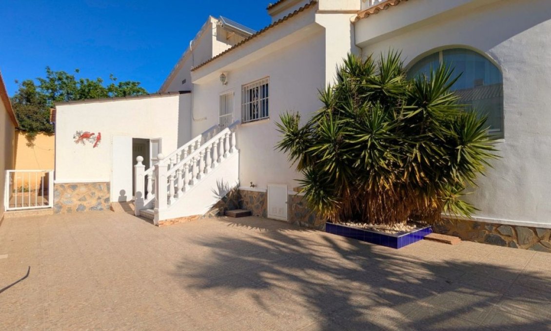 Segunda mano - Villa -
Ciudad Quesada - Costa Blanca