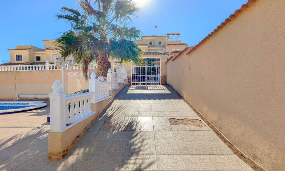 Segunda mano - Villa -
Ciudad Quesada - Costa Blanca