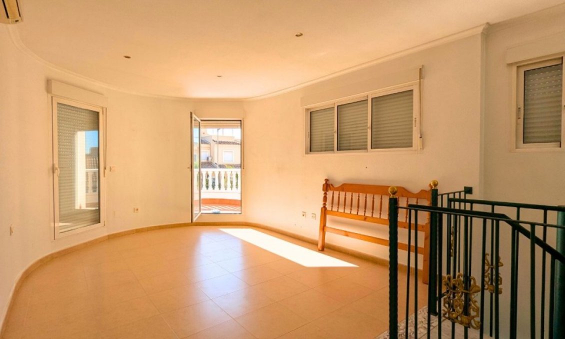 Segunda mano - Villa -
Ciudad Quesada - Costa Blanca