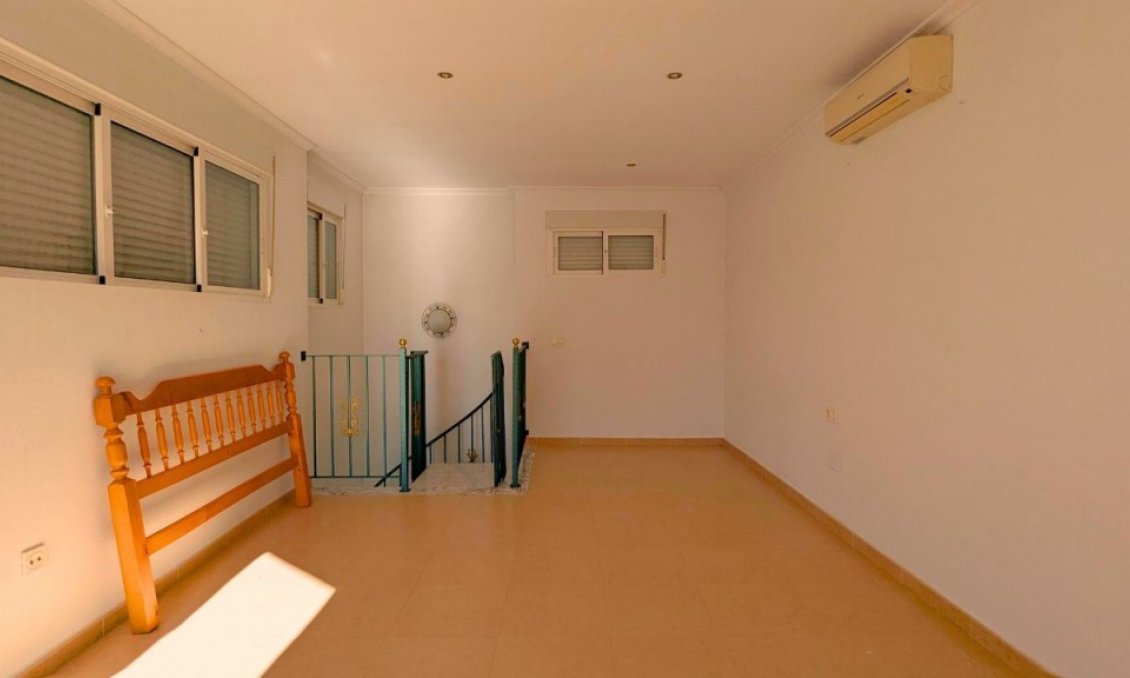 Segunda mano - Villa -
Ciudad Quesada - Costa Blanca
