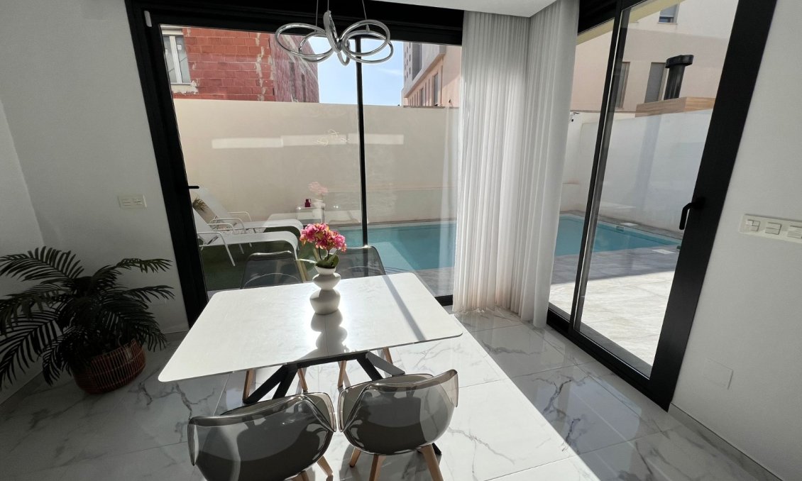 Segunda mano - Villa -
Los Montesinos - Costa Blanca
