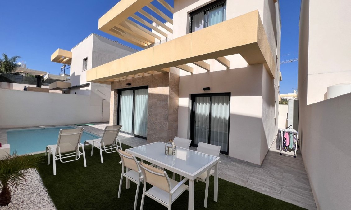 Segunda mano - Villa -
Los Montesinos - Costa Blanca