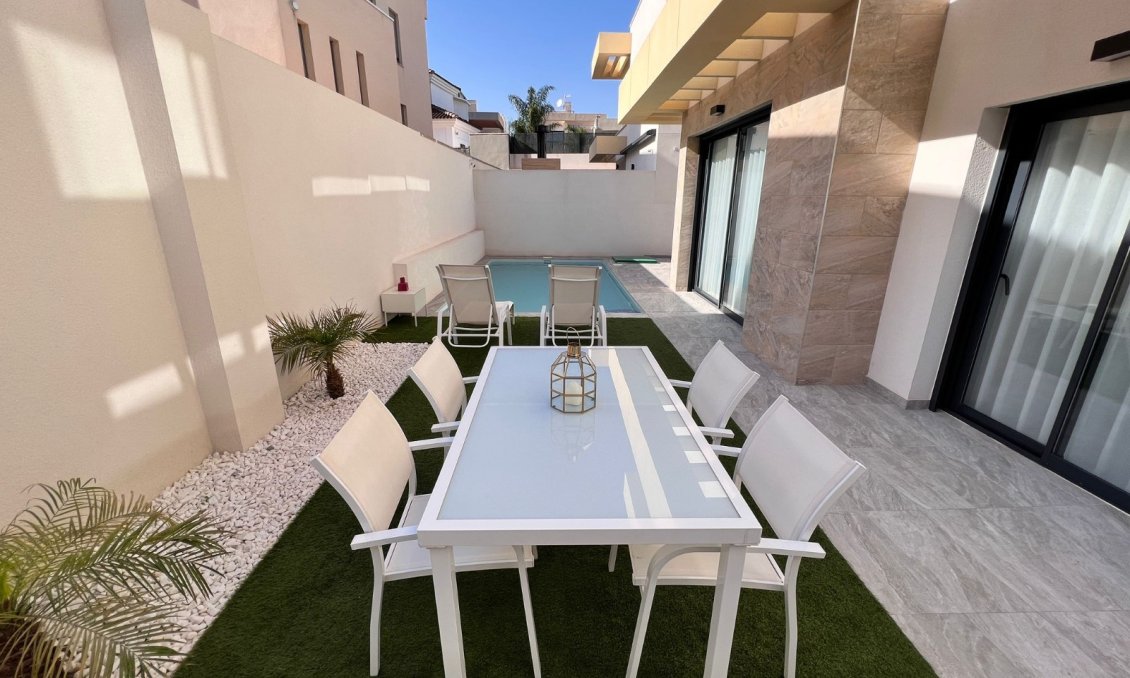 Segunda mano - Villa -
Los Montesinos - Costa Blanca