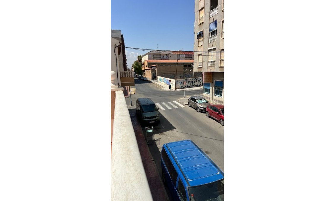 Wiederverkauf - Town House -
Torrevieja - Estacion De Autobuses