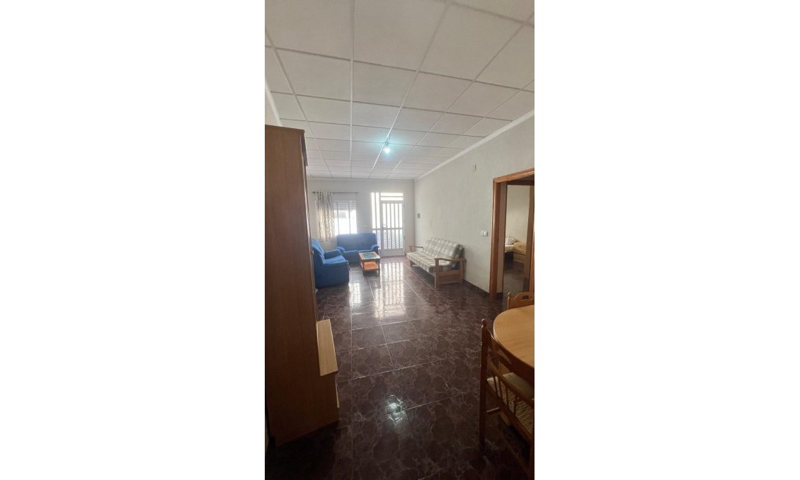 Wiederverkauf - Town House -
Torrevieja - Estacion De Autobuses