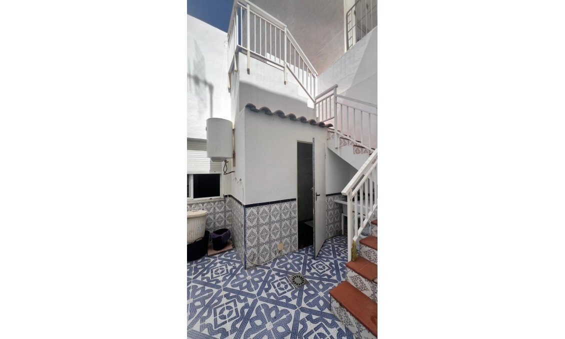 Wiederverkauf - Town House -
Torrevieja - Estacion De Autobuses