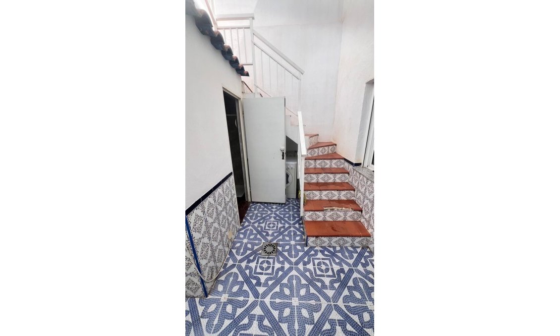 Wiederverkauf - Town House -
Torrevieja - Estacion De Autobuses