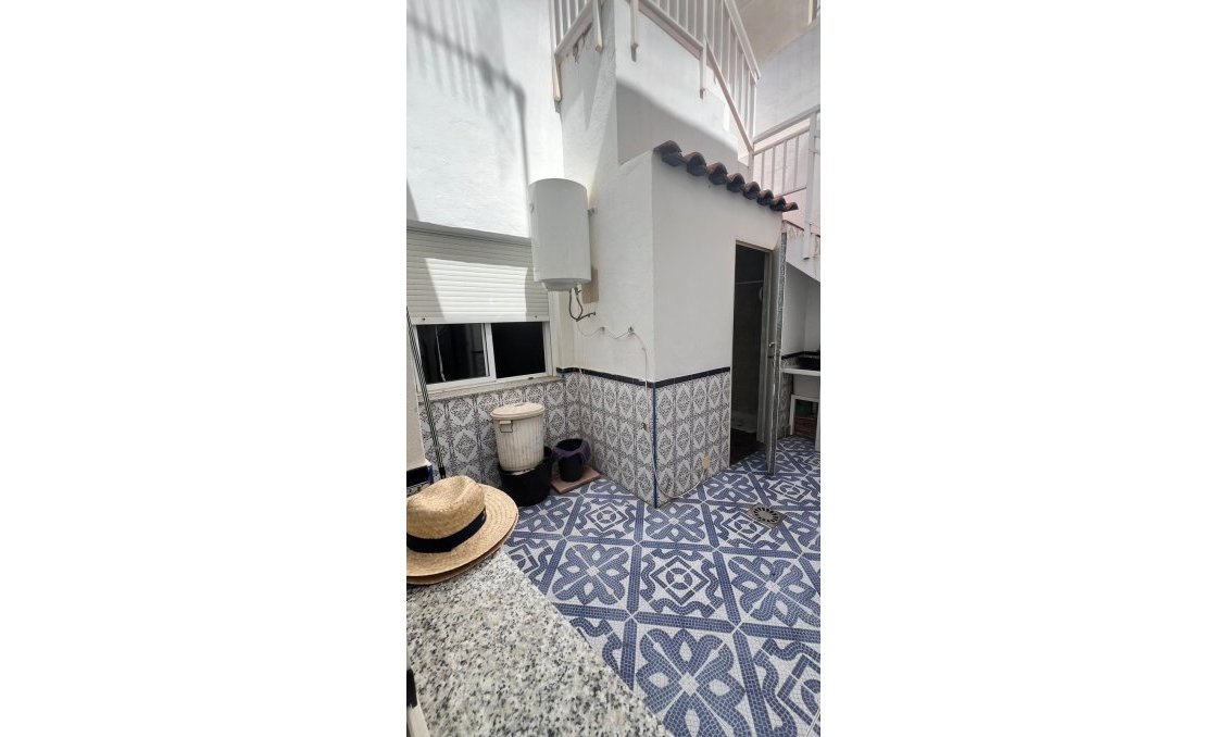Wiederverkauf - Town House -
Torrevieja - Estacion De Autobuses