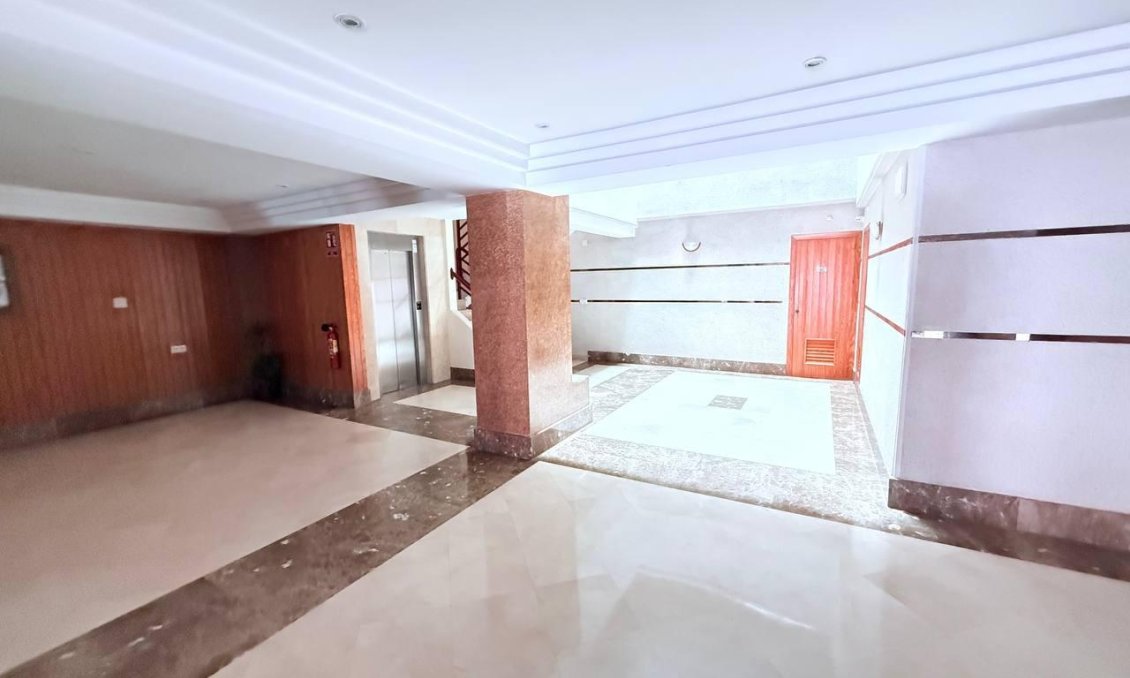 Segunda mano - Apartamento -
Torrevieja - La Mata