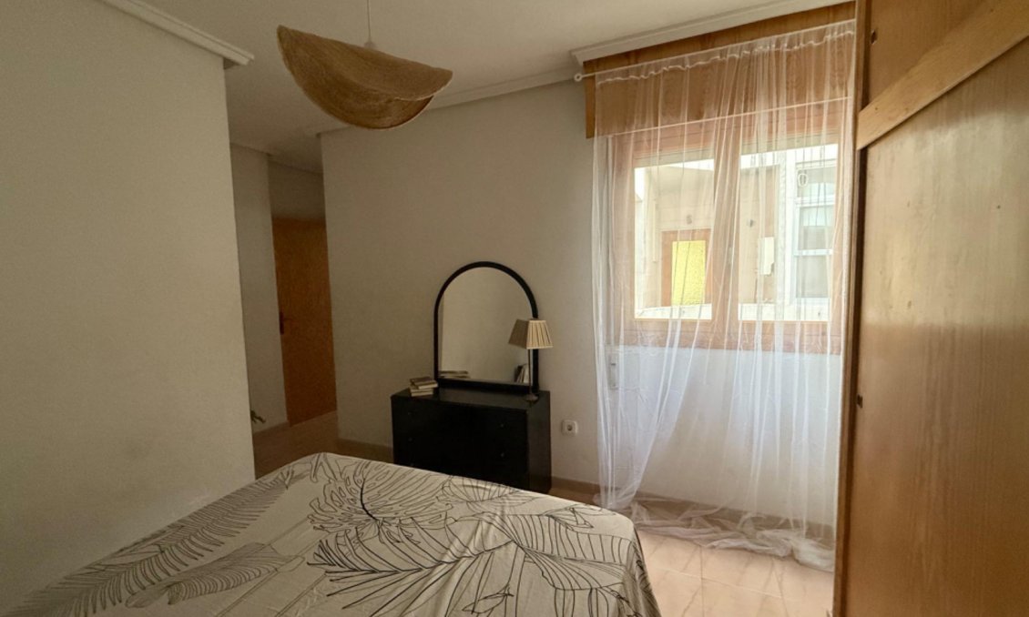 Segunda mano - Apartamento -
Torrevieja - El Acequión - Los Náufragos