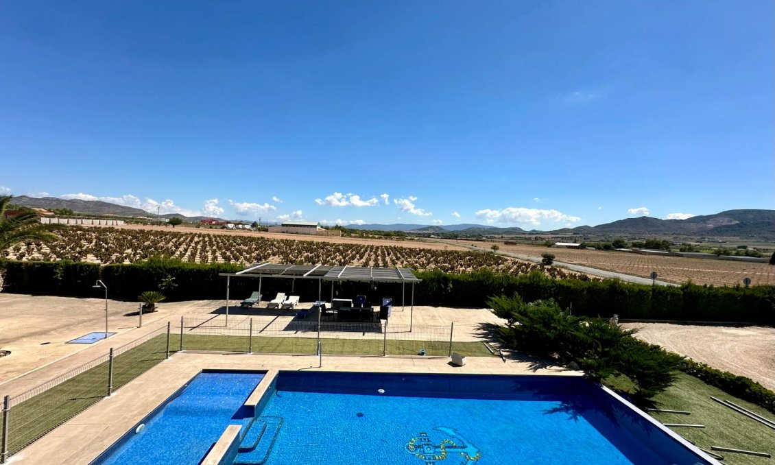 Segunda mano - Villa -
Yecla - Inland