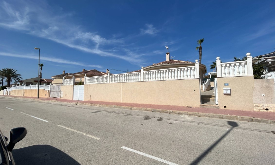 Segunda mano - Villa -
Ciudad Quesada - Benimar