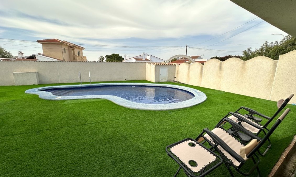 Segunda mano - Villa -
Ciudad Quesada - Costa Blanca