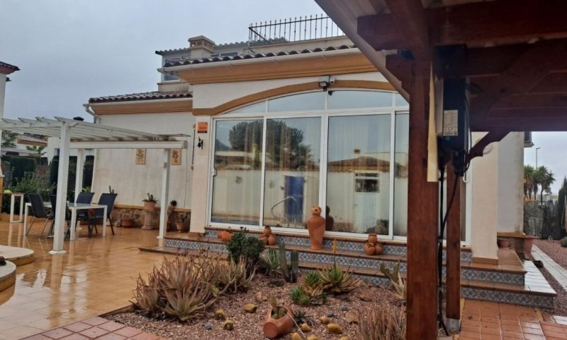 Segunda mano - Villa -
Hondón de las Nieves - Inland