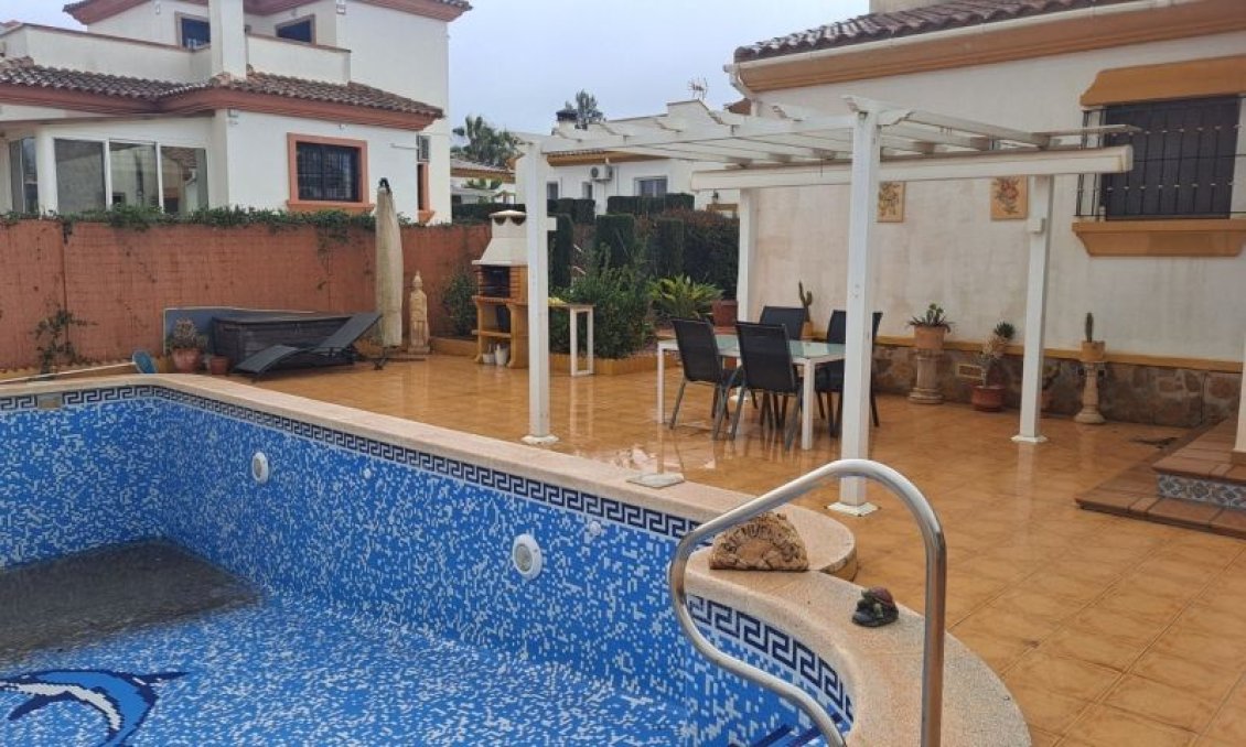 Segunda mano - Villa -
Hondón de las Nieves - Inland