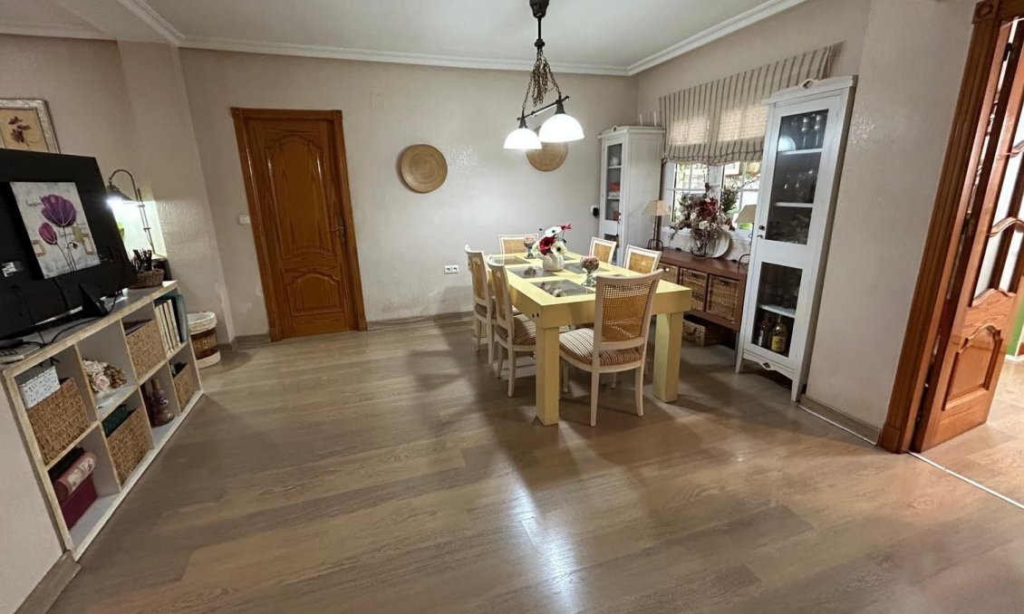 Segunda mano - Villa -
Los Montesinos - Costa Blanca