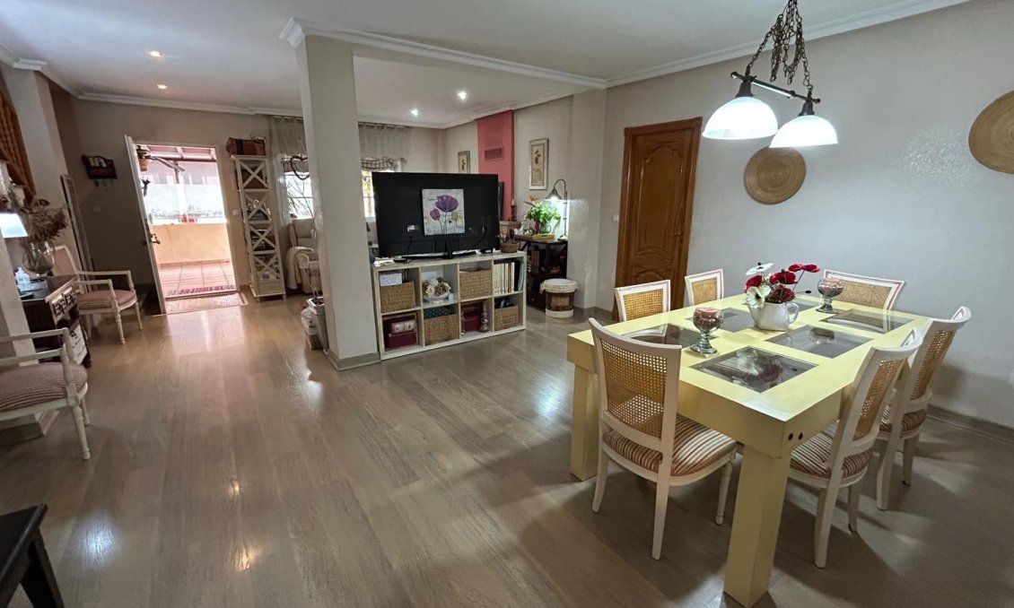 Segunda mano - Villa -
Los Montesinos - Costa Blanca