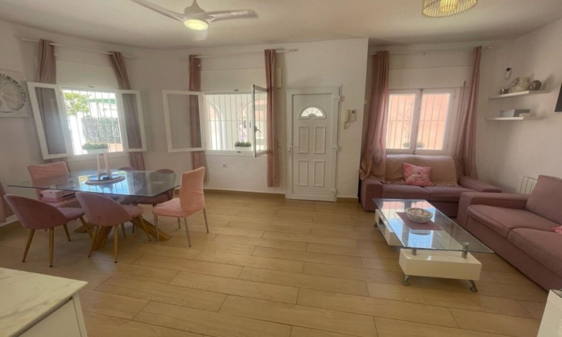 Segunda mano - Villa -
Playa Flamenca - Costa Blanca