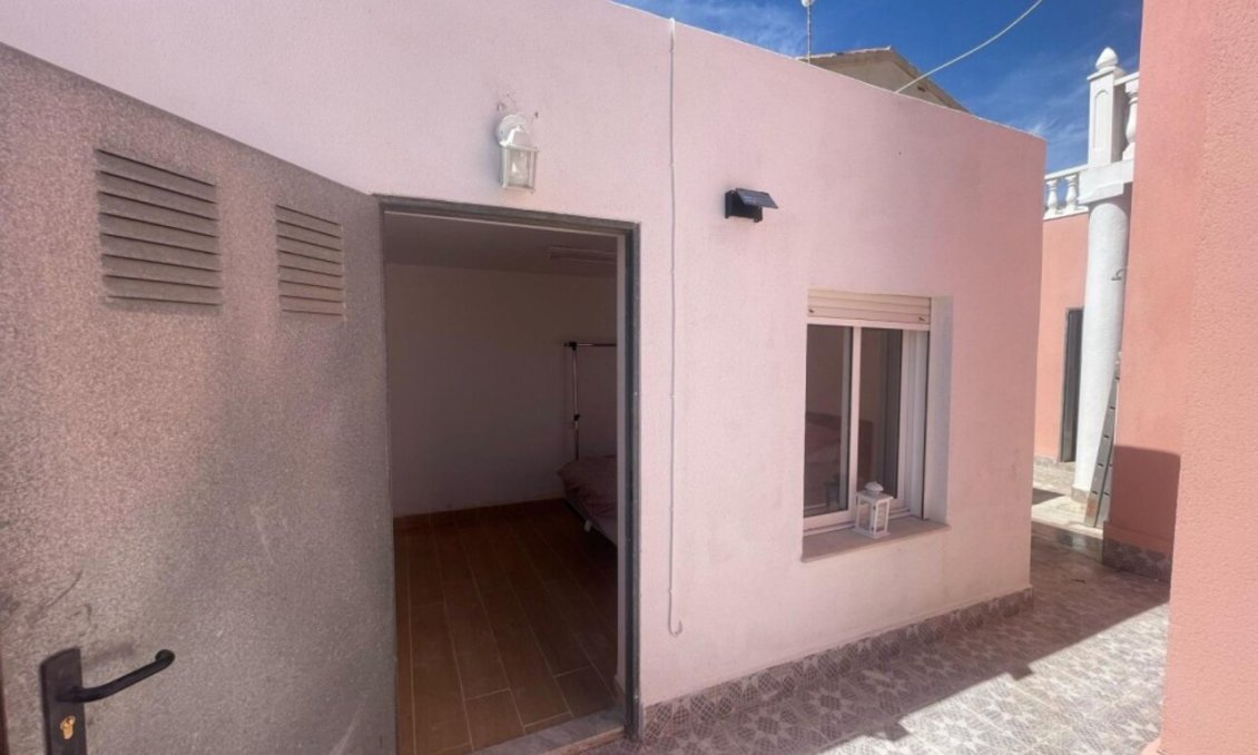 Segunda mano - Villa -
Playa Flamenca - Costa Blanca
