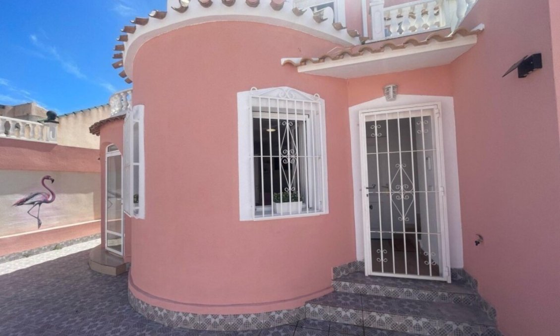 Segunda mano - Villa -
Playa Flamenca - Costa Blanca