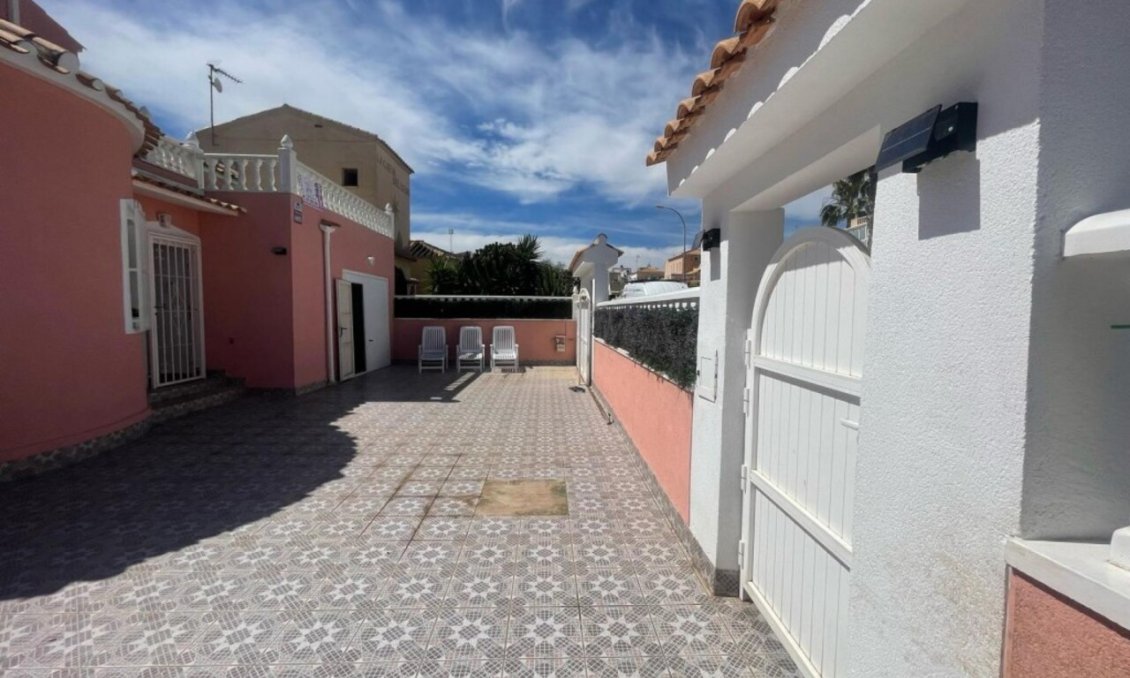 Segunda mano - Villa -
Playa Flamenca - Costa Blanca