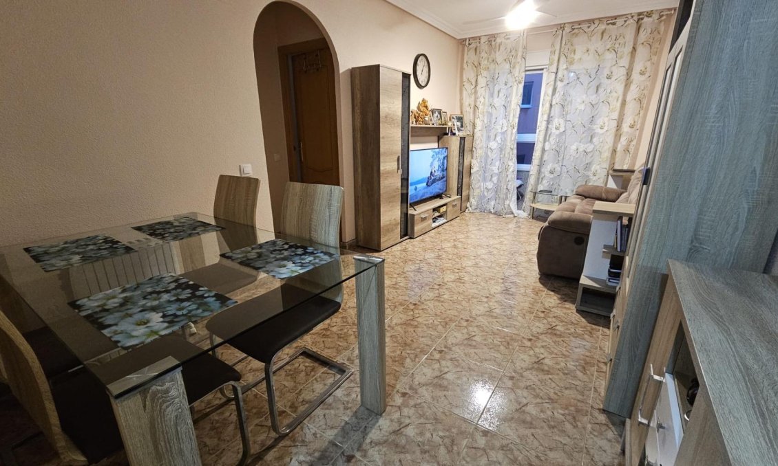 Segunda mano - Apartamento -
Torrevieja - Centro