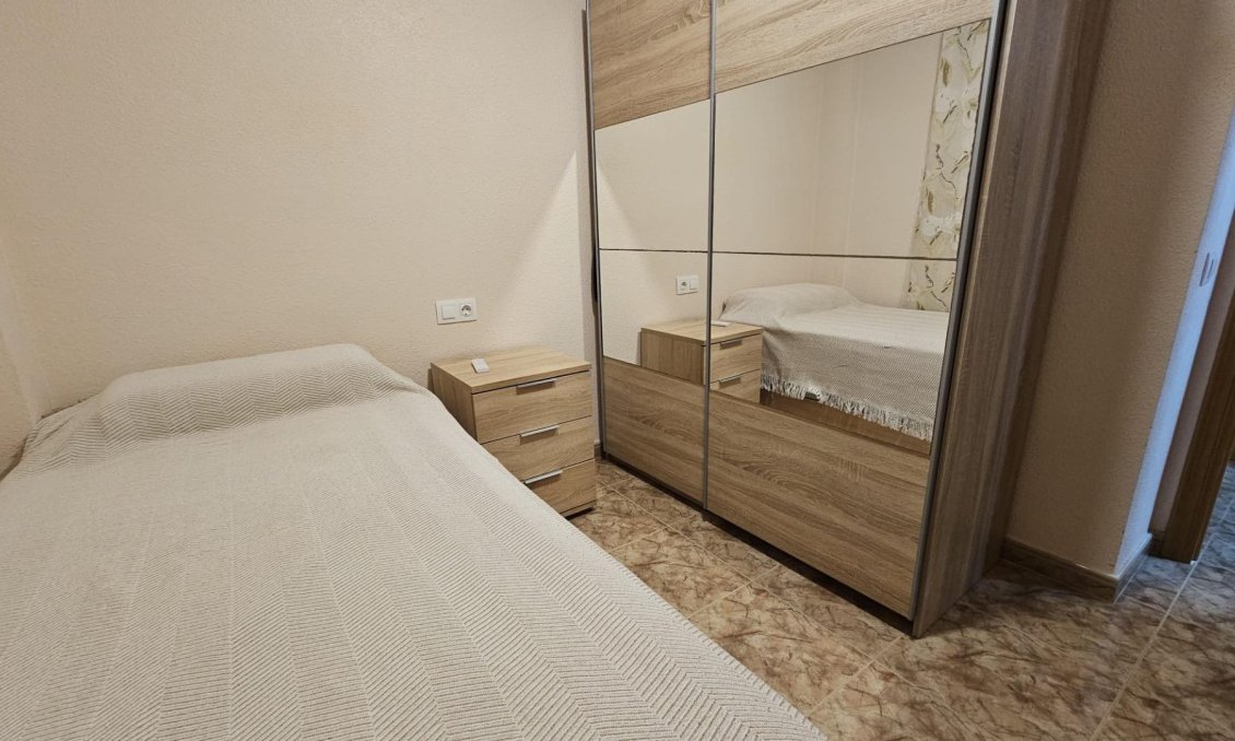 Segunda mano - Apartamento -
Torrevieja - Centro