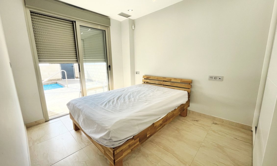 Segunda mano - Villa -
Villamartin - Costa Blanca